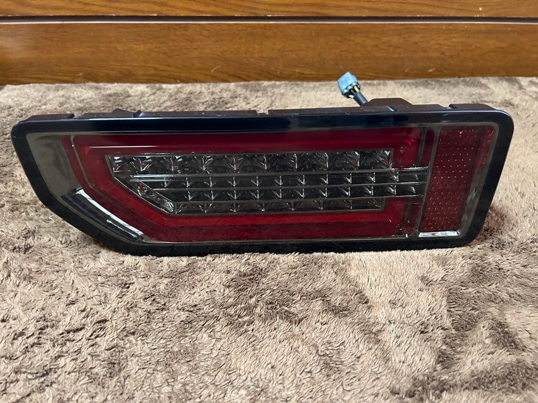 ジムニーjb64.74 テールレンズ左右(スモーク)