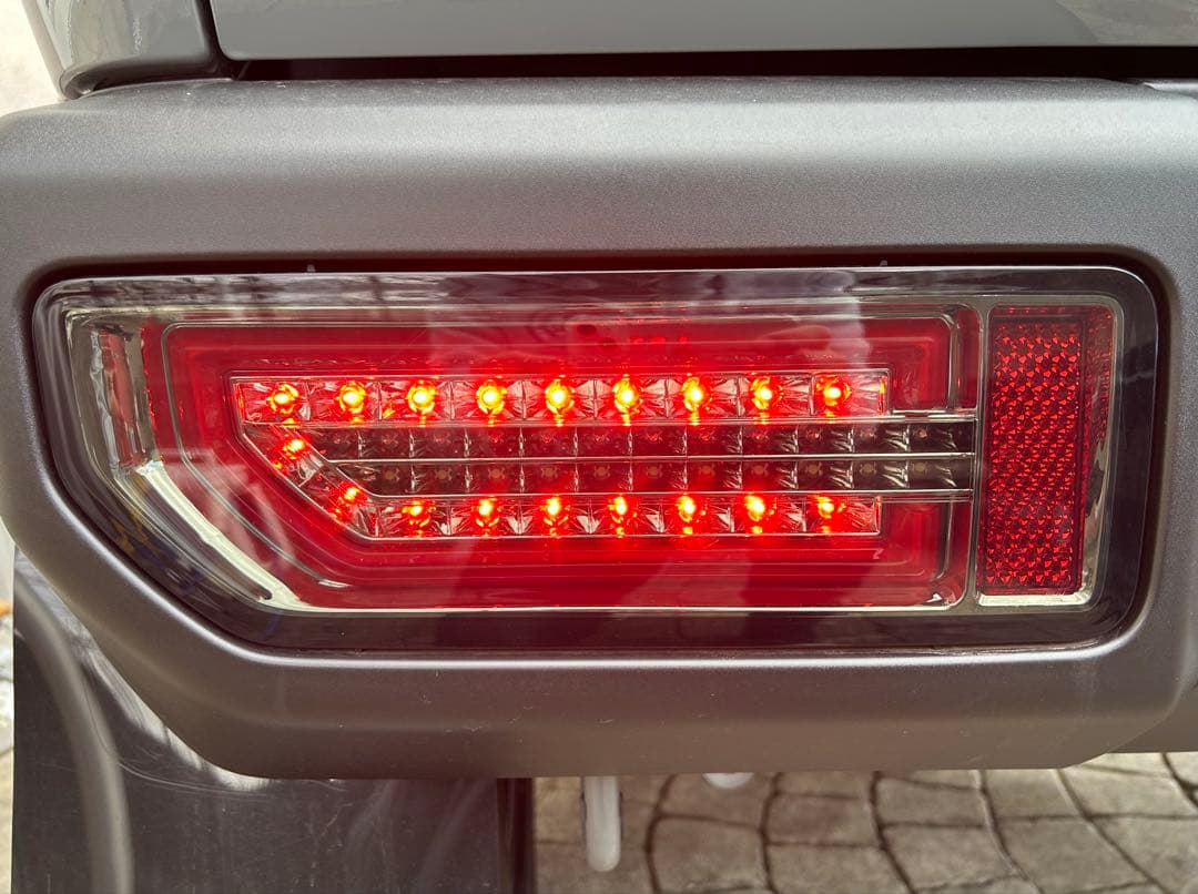 ジムニーjb64.74 テールレンズ左右(スモーク)