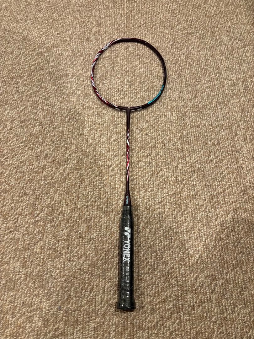 YONEXバドミントンラケット　アストロクス100ZZ（4U5）