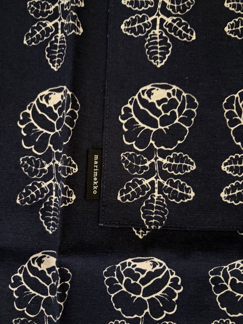 マリメッコ　vihkiruusu エプロン、新品