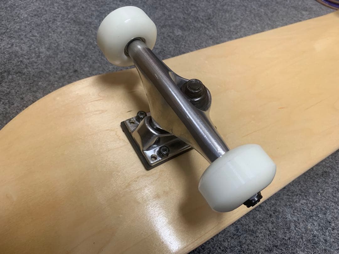 送料無料 新品 USAブランクスケートボード スケボー コンプリート 7.75