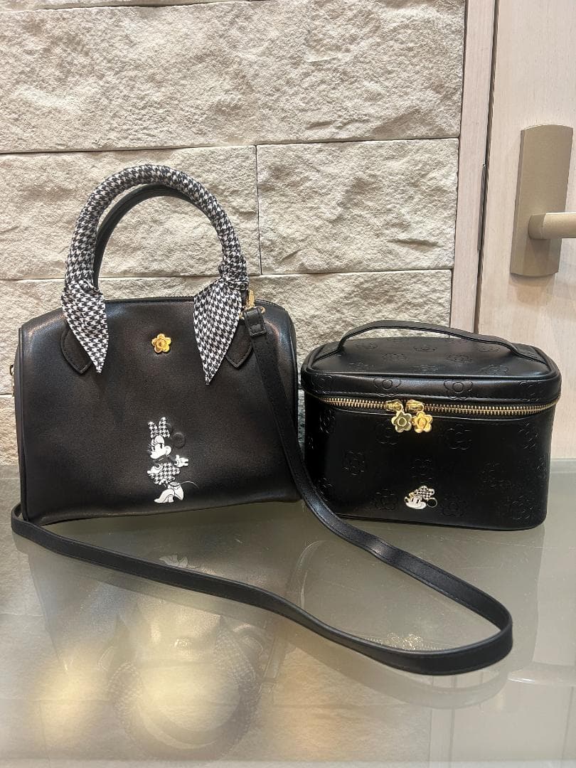 中古品 MARY QUANT ＆ ディズニー コラボ ボストン バニティポーチ