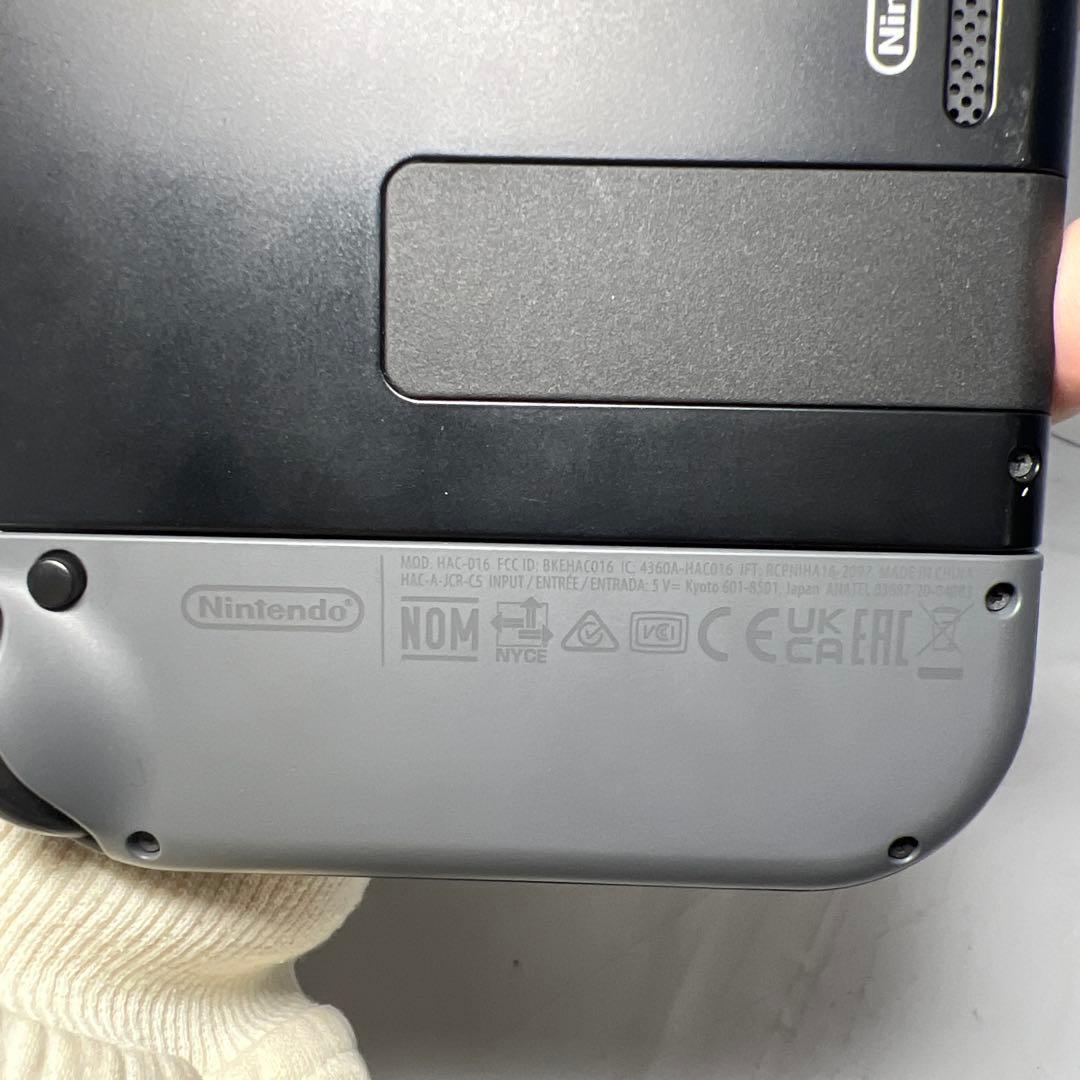 グレーのNintendo Switch本体、Joy-Con、ドック、充電器付き！