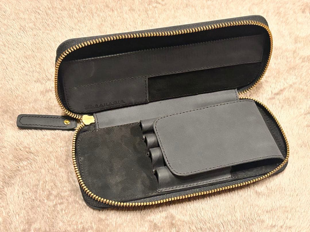 バハギア ペンケース ラウンドジップ型 クレイジーホース ブラック