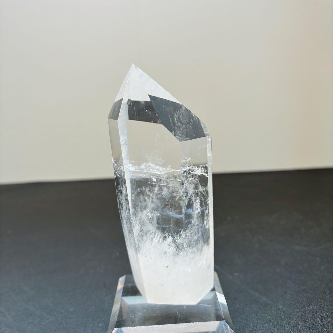 ブラジル産 天然水晶ポイント 167g ブルールチル入り 高透明 六角柱 台座