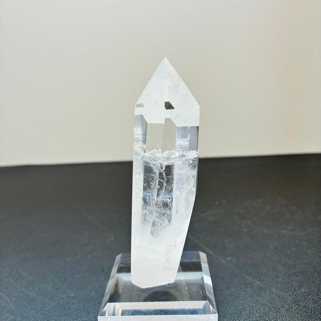 ブラジル産 天然水晶ポイント 167g ブルールチル入り 高透明 六角柱 台座