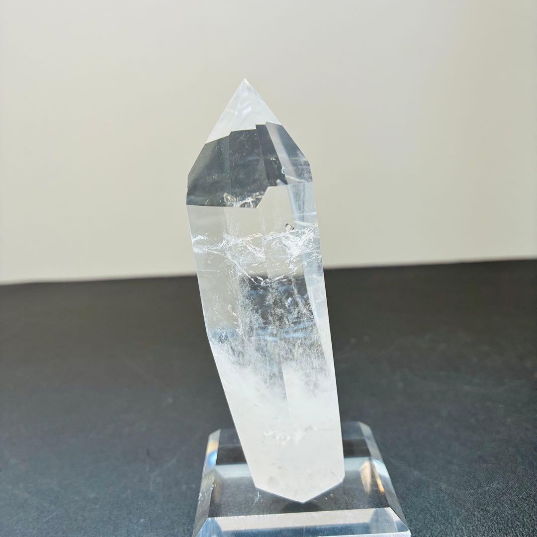 ブラジル産 天然水晶ポイント 167g ブルールチル入り 高透明 六角柱 台座