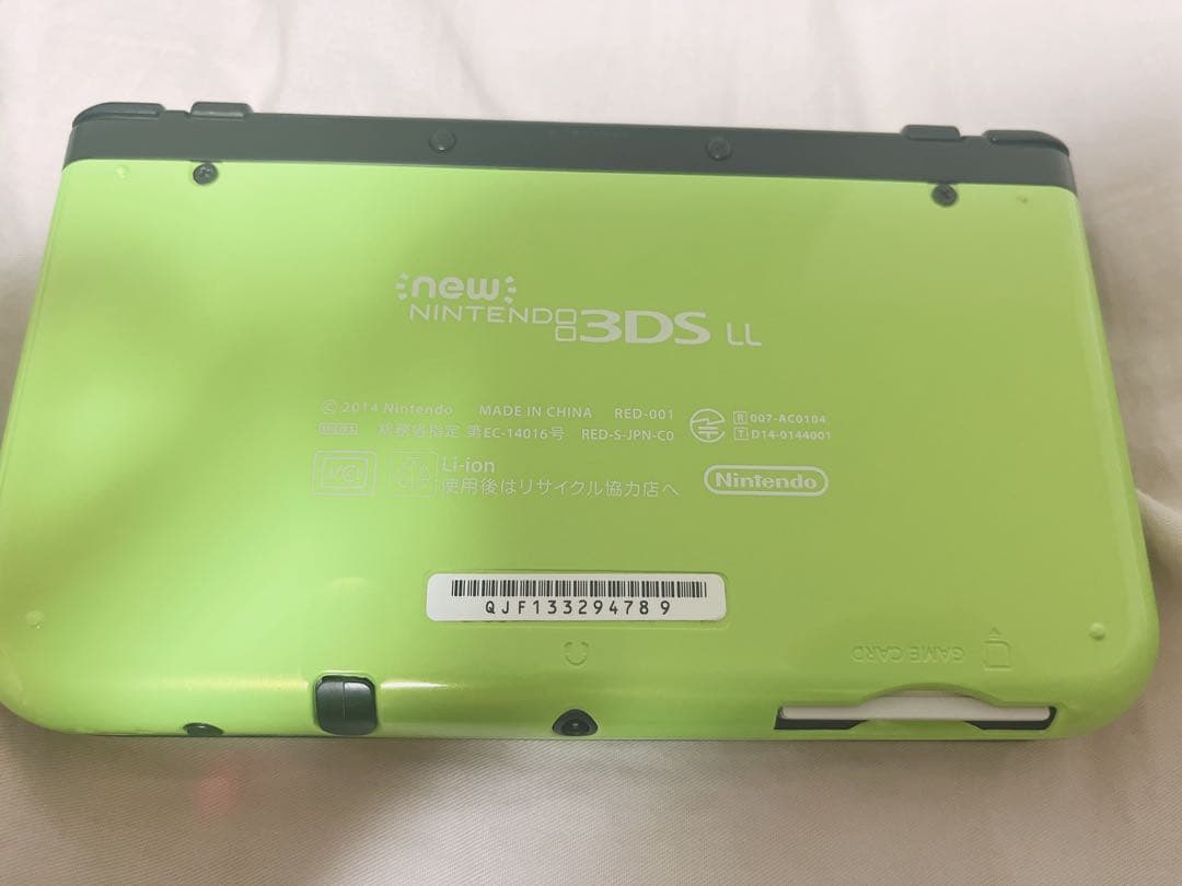 Newニンテンドー3DS LL ライム ブラック 本体 充電コード・ケース付
