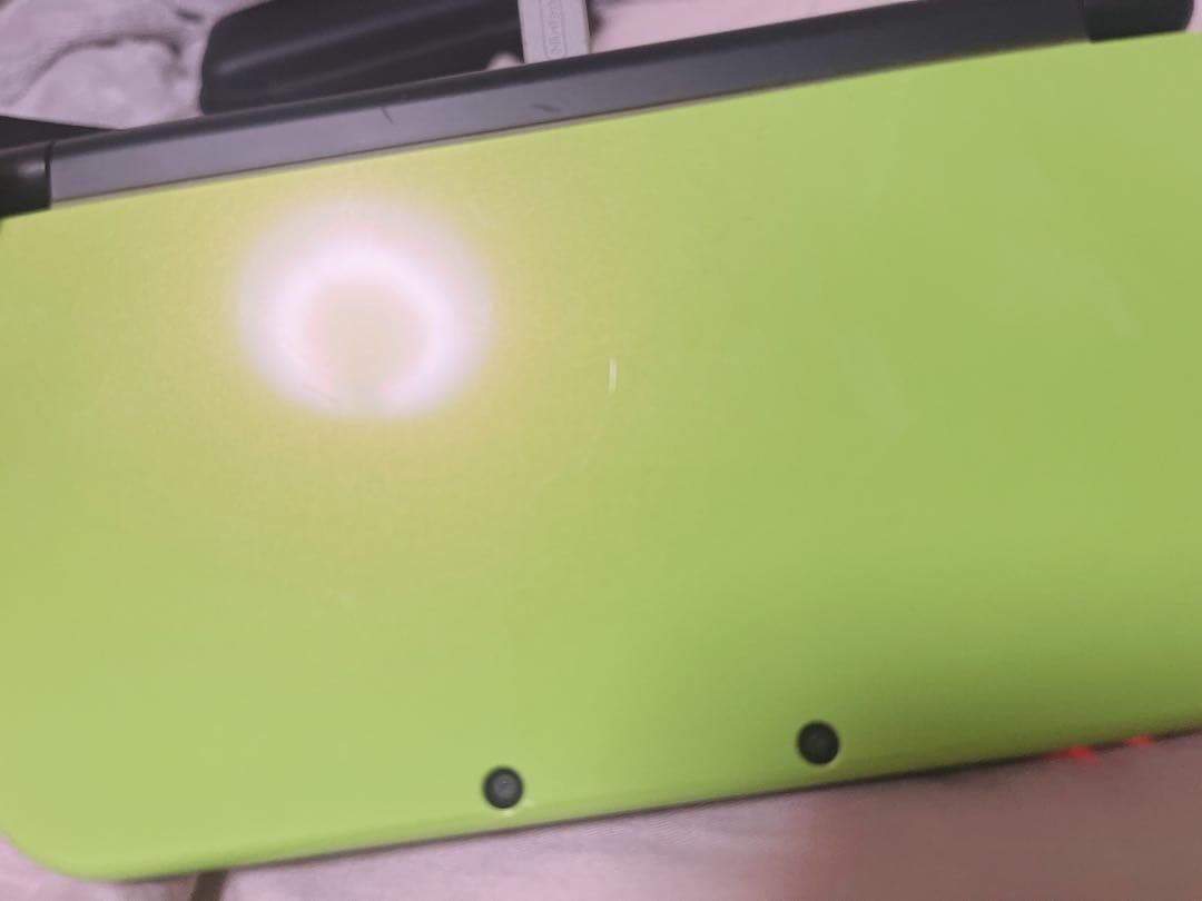 Newニンテンドー3DS LL ライム ブラック 本体 充電コード・ケース付