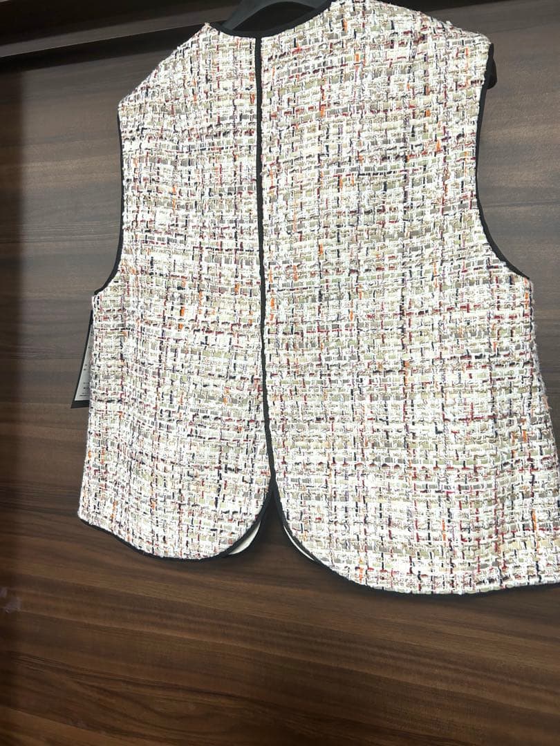 新品タグ付きTOMORROWLAND ホロウファンシーツイード トリミングジレ