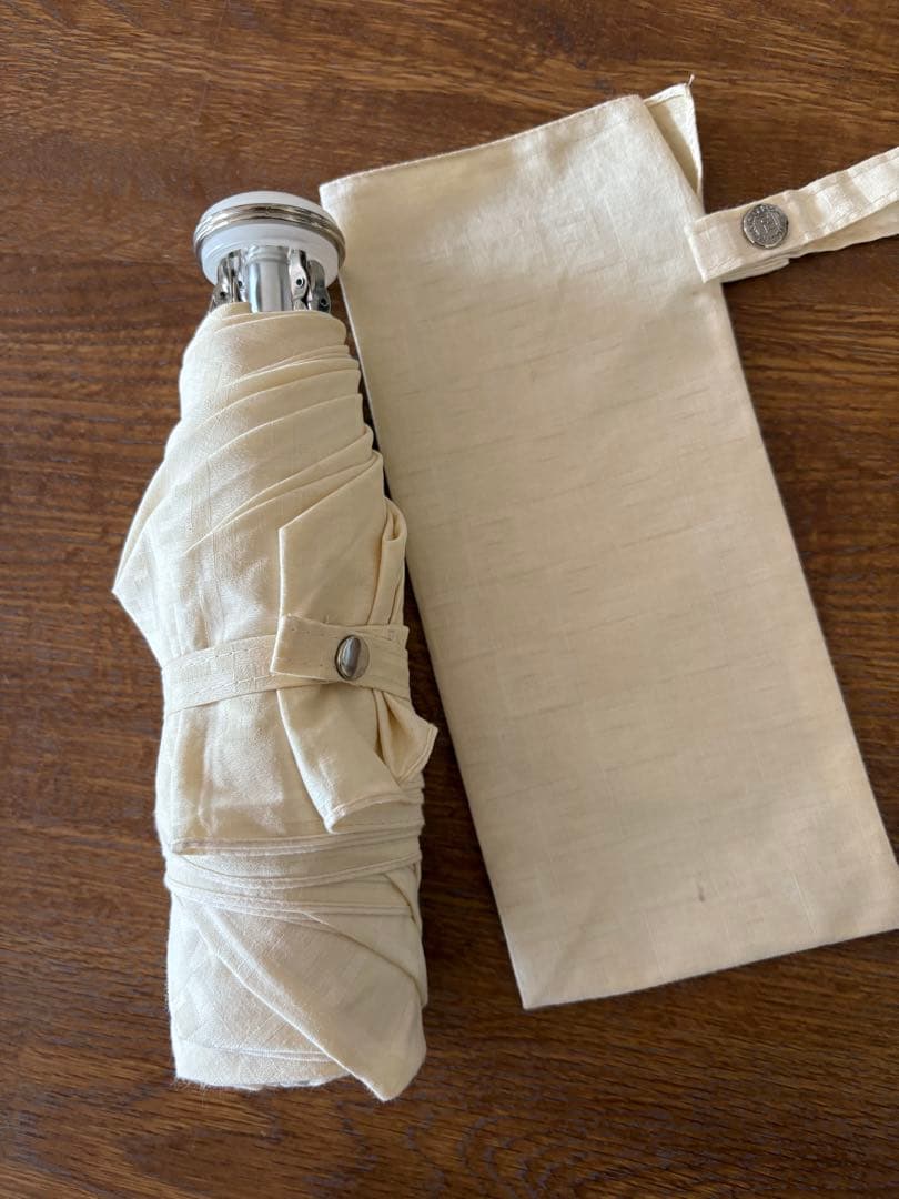 FENDIムーンバット 晴雨兼用 Fロゴ折りたたみ傘 コンパクトサイズ