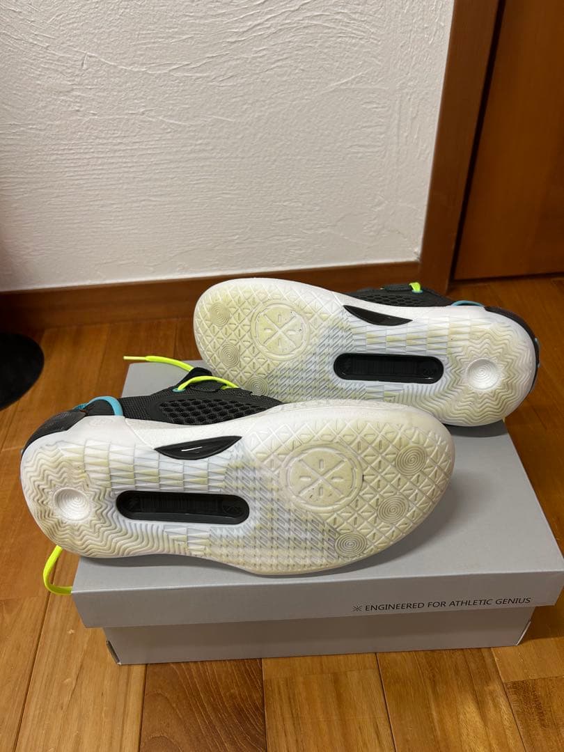 バスケットボールシューズ 6.5 グレー/ブラック/イエロー　リーニン24cm