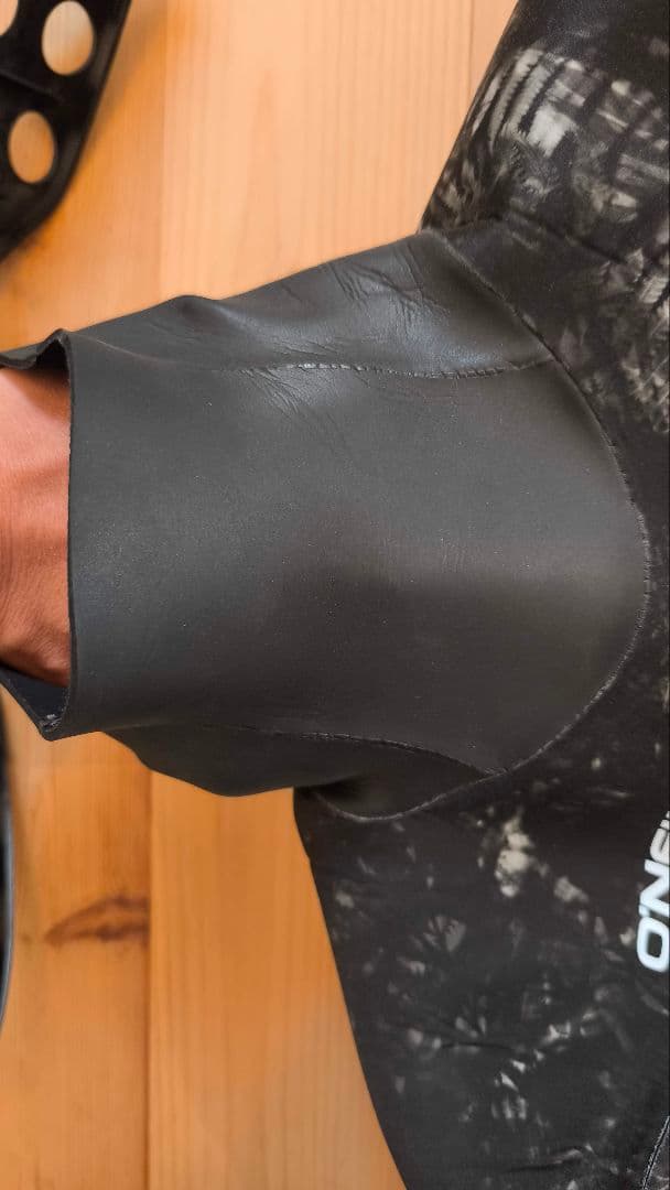 程度極上O'Neill セミドライウェットスーツ5mm×3mm 1回使用Mサイズ