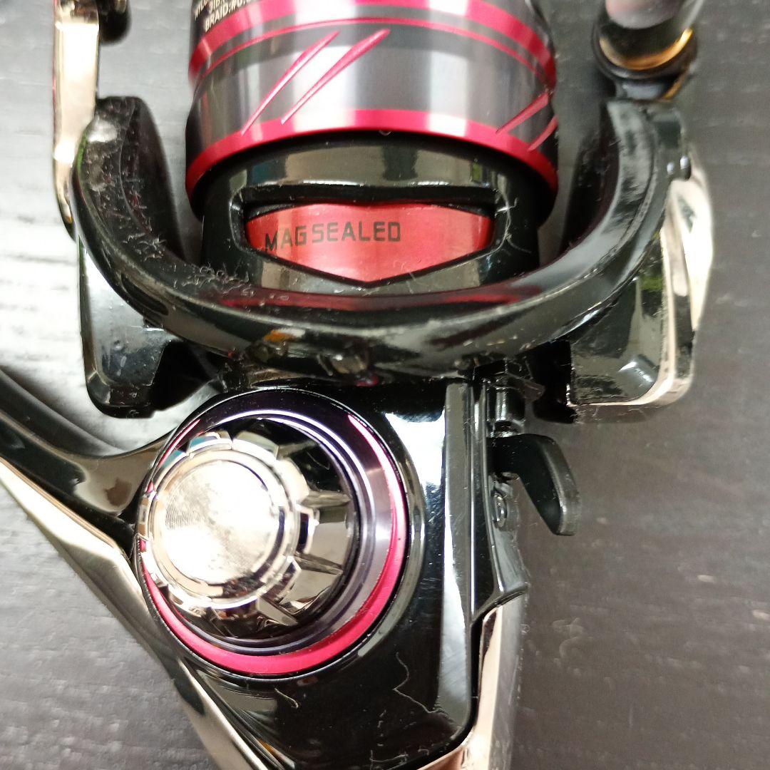 m*様 ダイワ スピニングリール 黒/赤