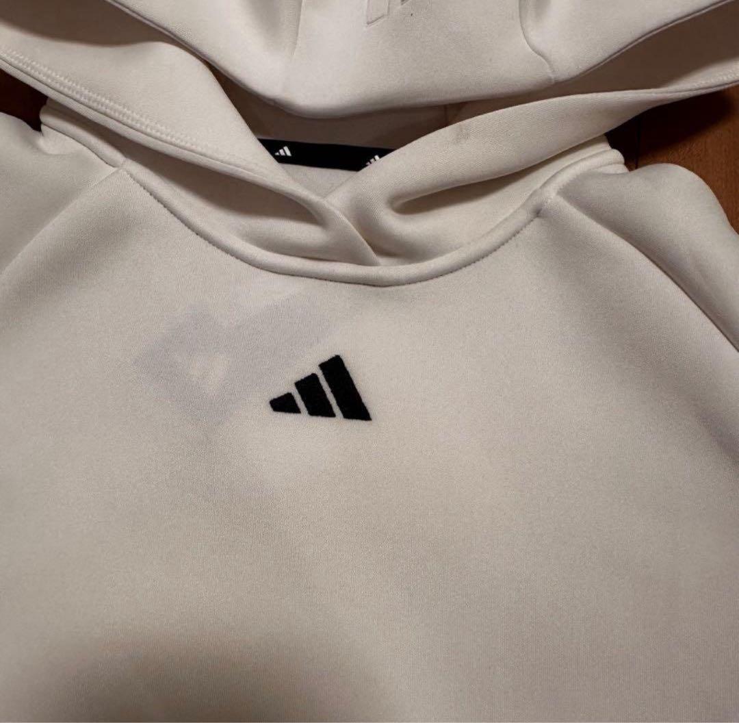 ダンボールニット　セットアップ　ホワイト　アディダス　新品タグ付き　秋冬