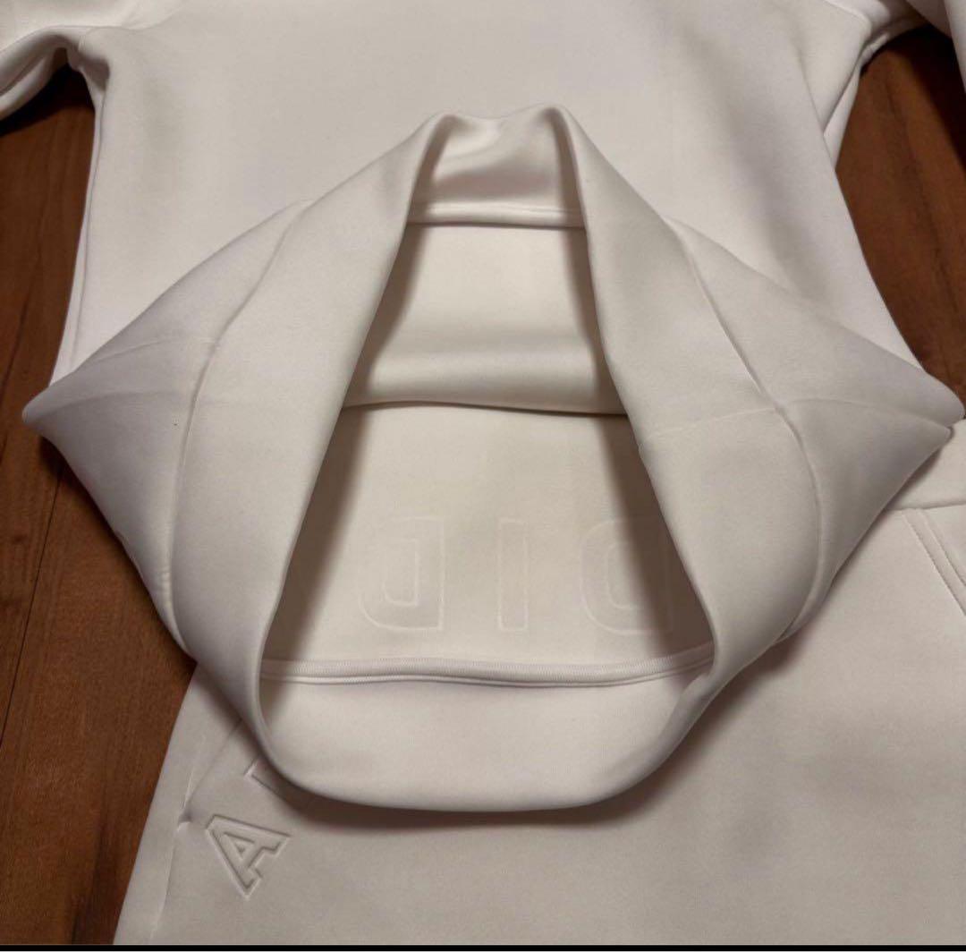 ダンボールニット　セットアップ　ホワイト　アディダス　新品タグ付き　秋冬