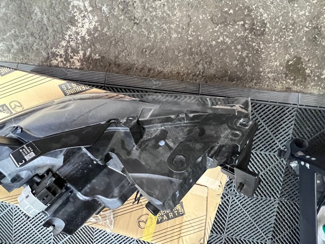 マツダ CX-5 6BA-KFEP 左（助手席側）純正LEDヘッドライト