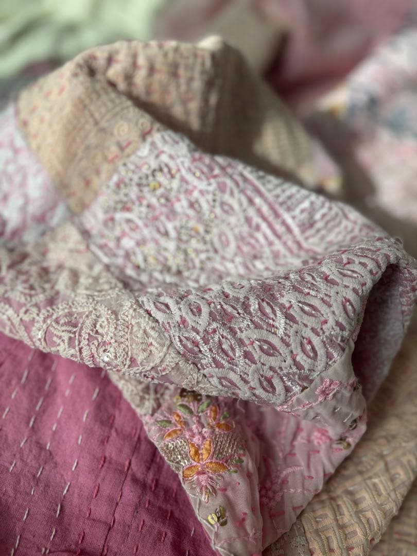 ラリーキルト　インド刺繍　カンタキルト　ヴィンテージ　マルチカバー　ピンク