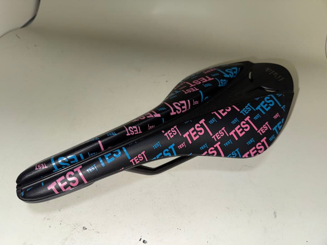 フィジーク アリアンテ ALIANTE VERSUS EVO R3 サドル 黒