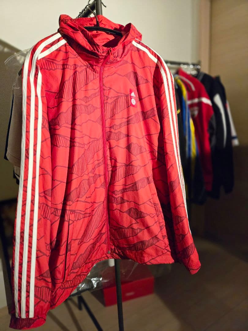 【希少・完売モデル】21/22 バイエルンミュンヘン ナイロンジャケット