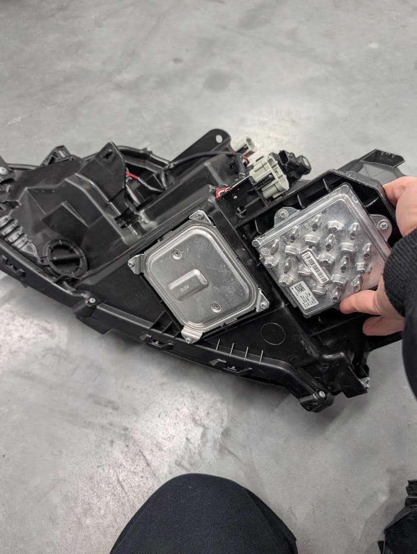 最終値下げ！日産　ノート　E13純正LED ヘッドライト