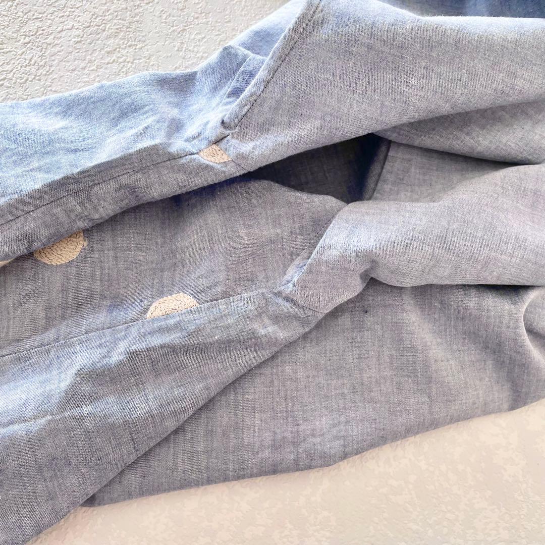 パラスパレス　刺繍ドット柄　シャンブレーブラウス