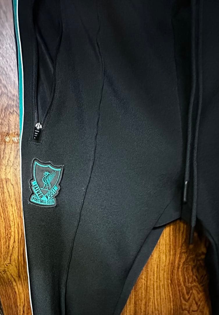 リバプールFC テラス アイコン トラックパンツ　Lサイズ