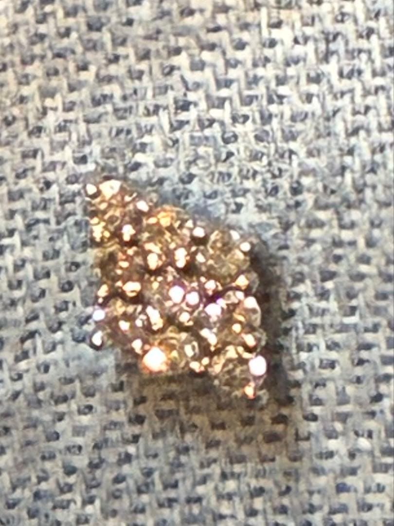 キャッチ付きに変更　K18WGダイヤモンド9粒　菱形ピアス　ひし型　片方だけ