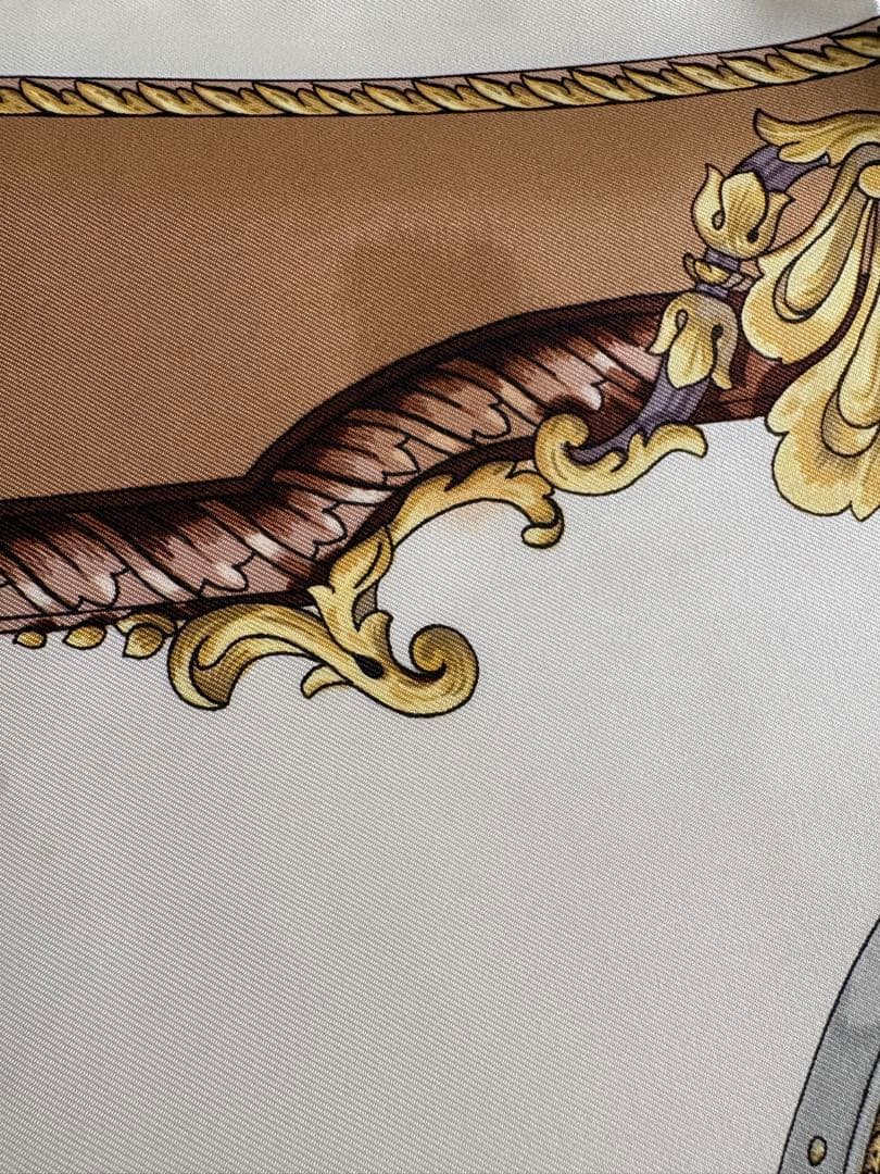 エルメス　カレ90 Roues de Canon 大砲の車輪 ベージュ　スカーフ