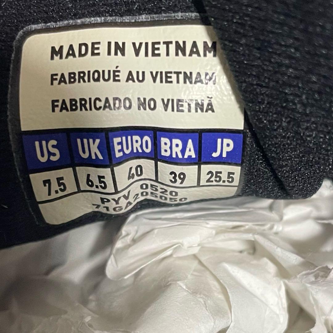 新品タグ付　ミズノ バドミントンシューズ メンズ ウエーブファング スニーカー