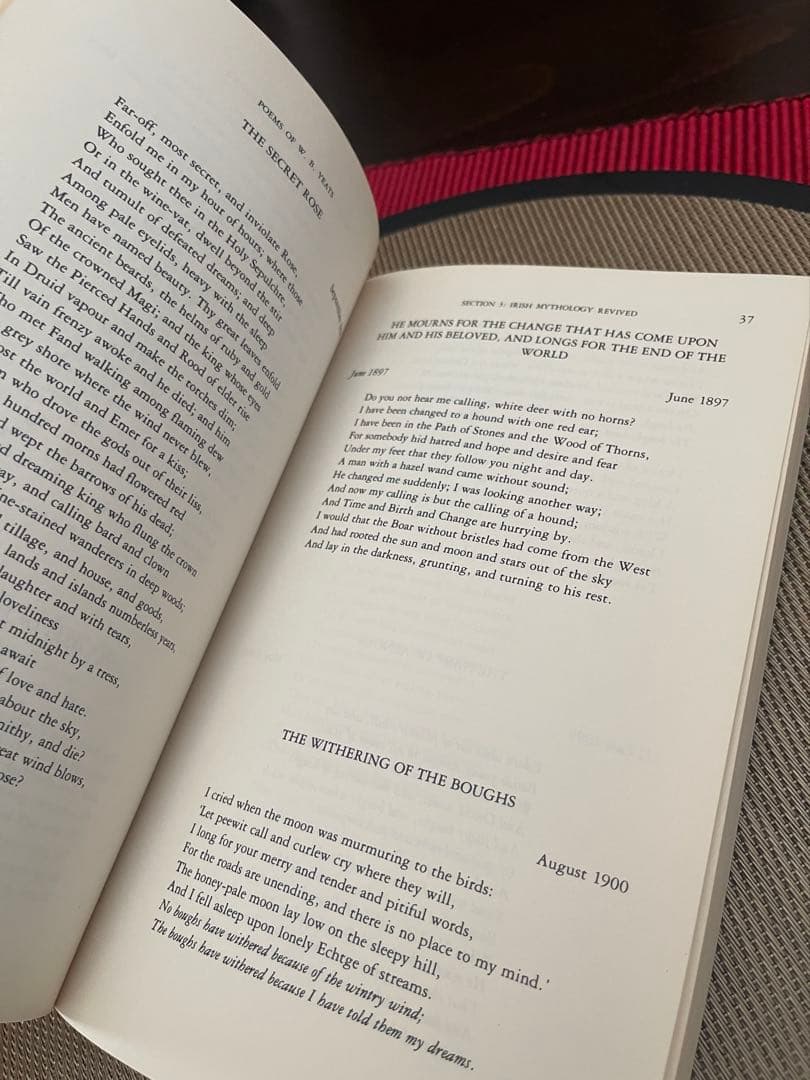 洋書 Poems of W. B. Yeats A New Selection