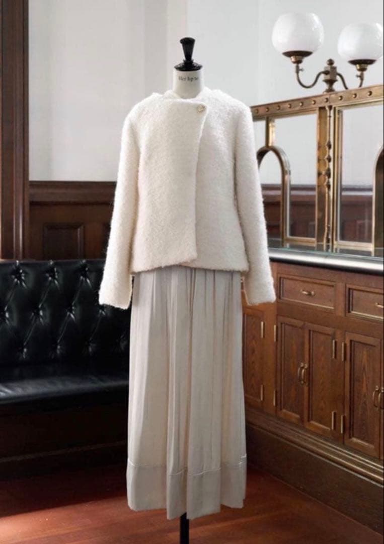 限定価格Herlipto Elise Boucle Peplum Coat