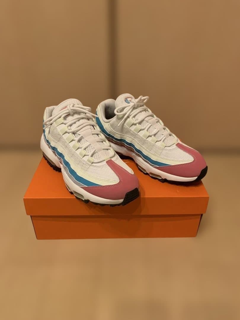 NIKE エアマックス95 Gホワイト/ピンク/ブルー HV4696-600