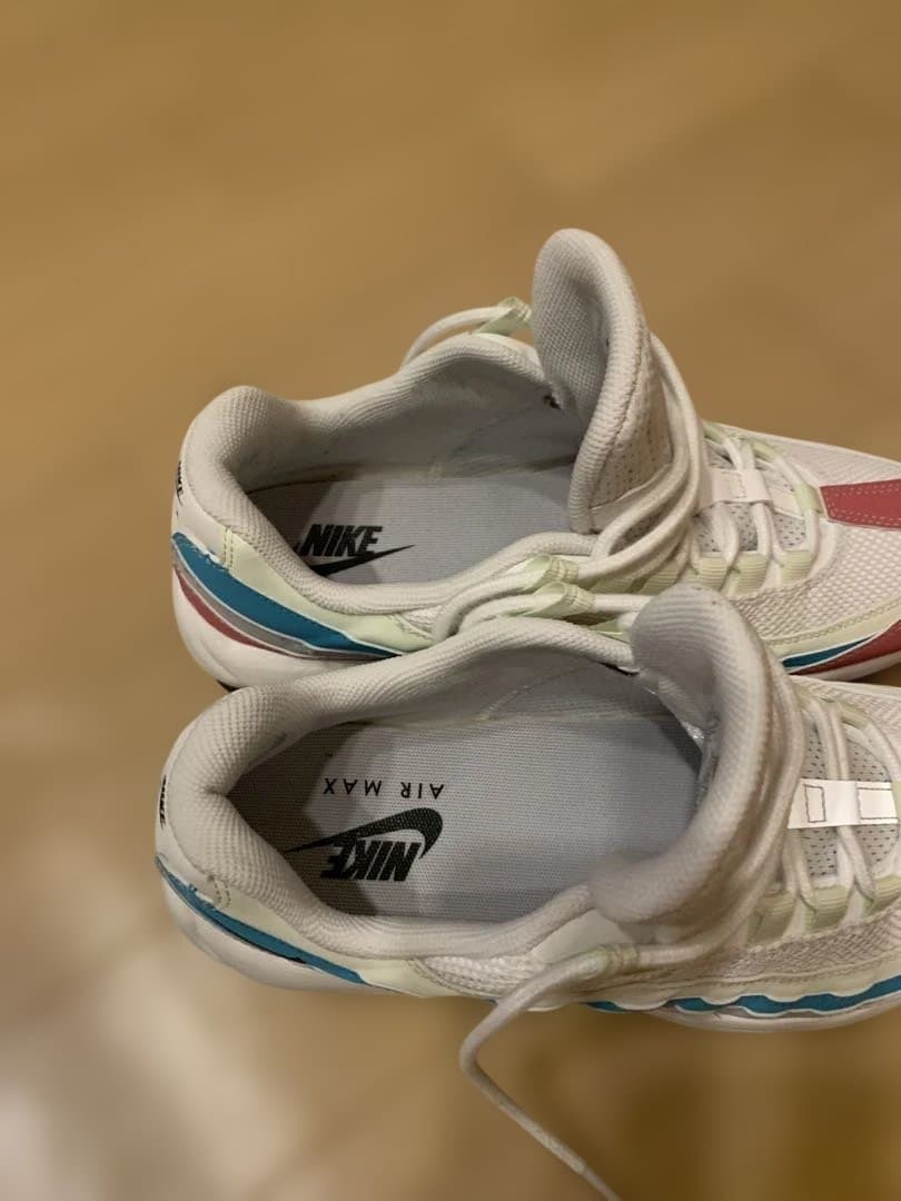 NIKE エアマックス95 Gホワイト/ピンク/ブルー HV4696-600