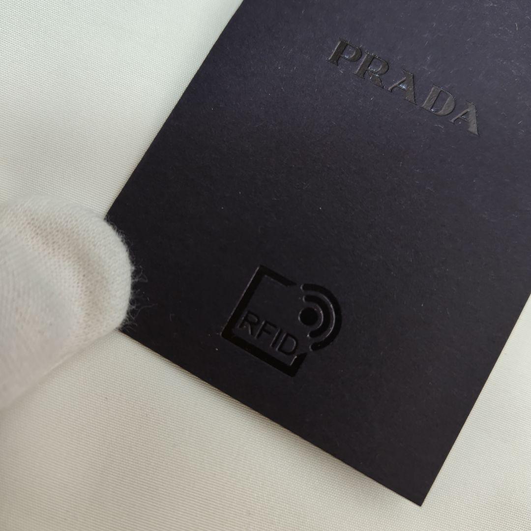 未使用品　現行　PRADA サフィアーノレザー　マルチカラー キーケース