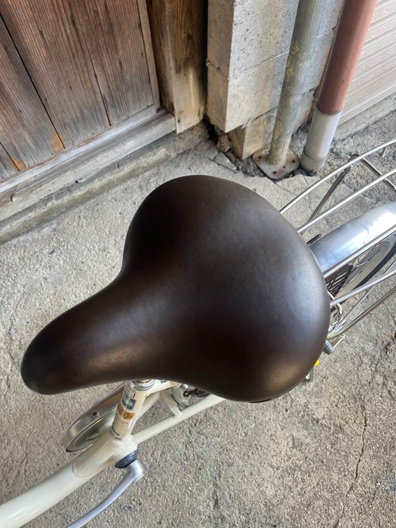 クリーム色シティサイクル　ブリジストンcalisia