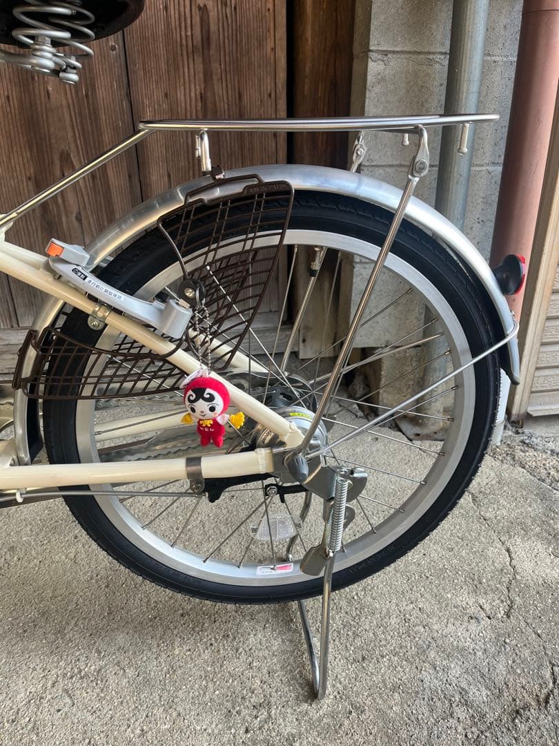 クリーム色シティサイクル　ブリジストンcalisia