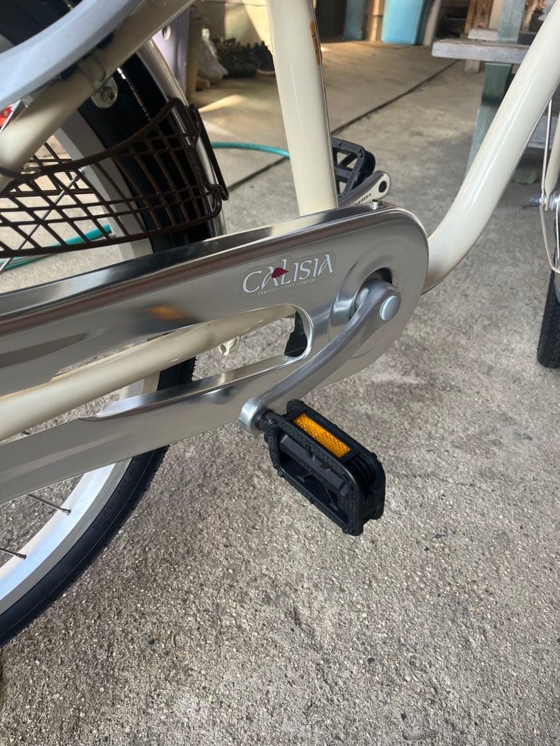 クリーム色シティサイクル　ブリジストンcalisia