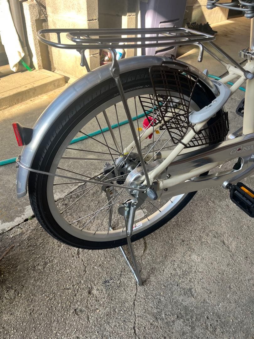 クリーム色シティサイクル　ブリジストンcalisia