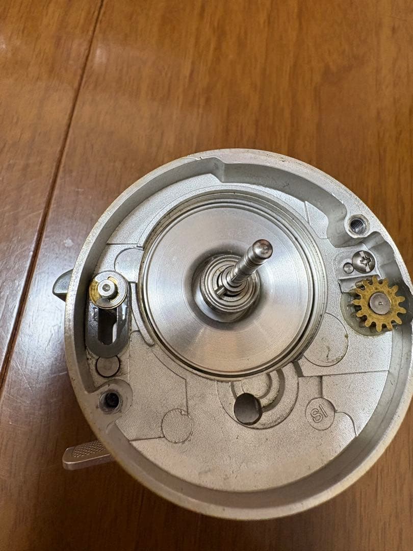 SHIMANO カルカッタ100シルバー