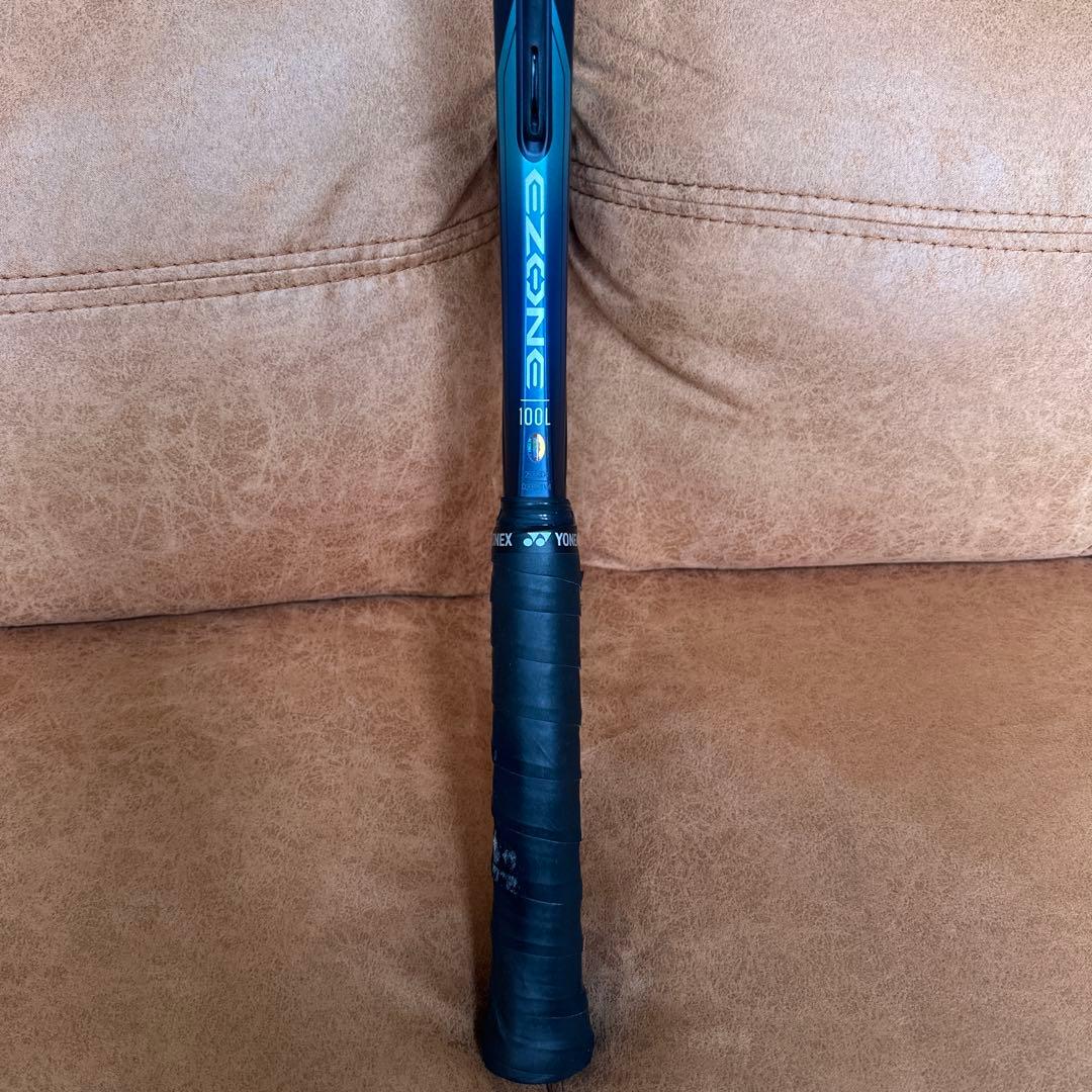 美品　YONEX EZONE 100L 2022 テニスラケット