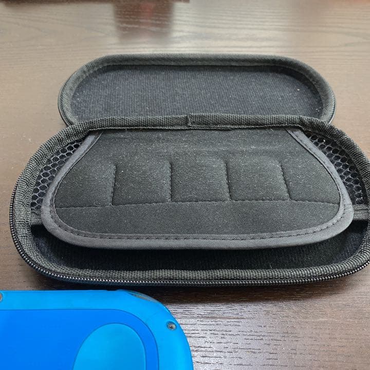 PlayStation®Vita  ケース＆充電器付き