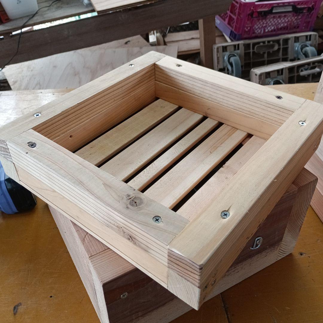 日本蜜蜂の巣箱　02