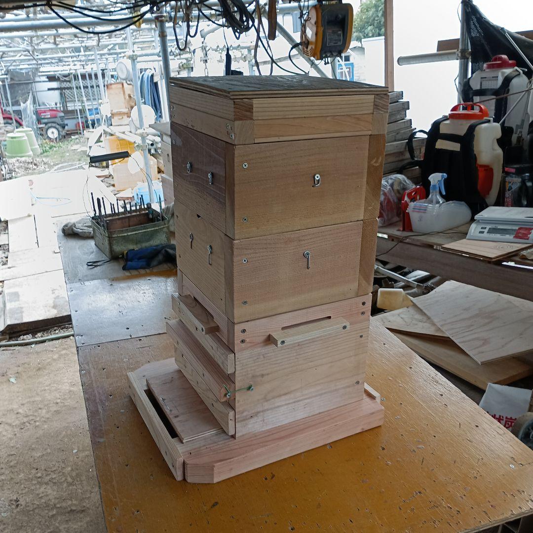 日本蜜蜂の巣箱　02