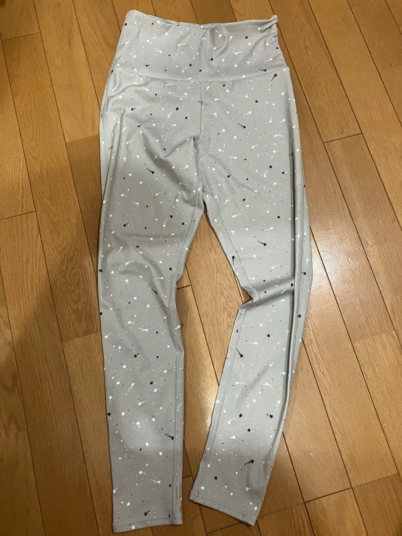 emmi yoga ムーン柄　上下　セットアップ　グレーベージュ