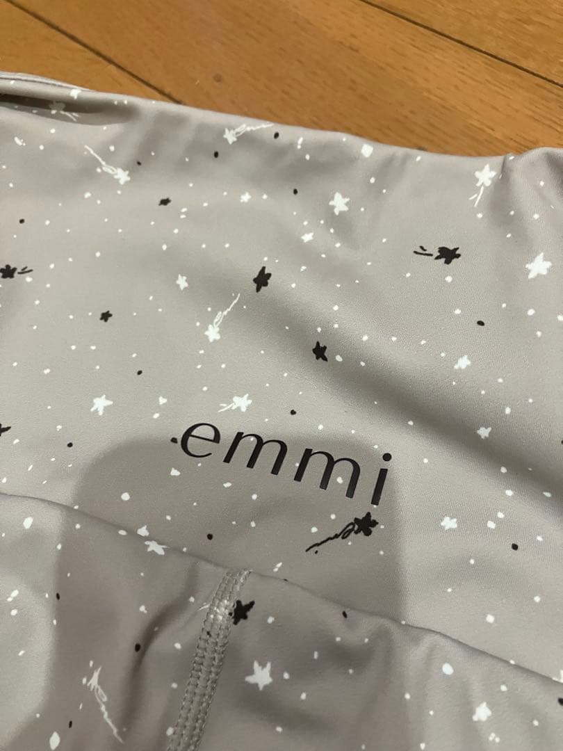 emmi yoga ムーン柄　上下　セットアップ　グレーベージュ
