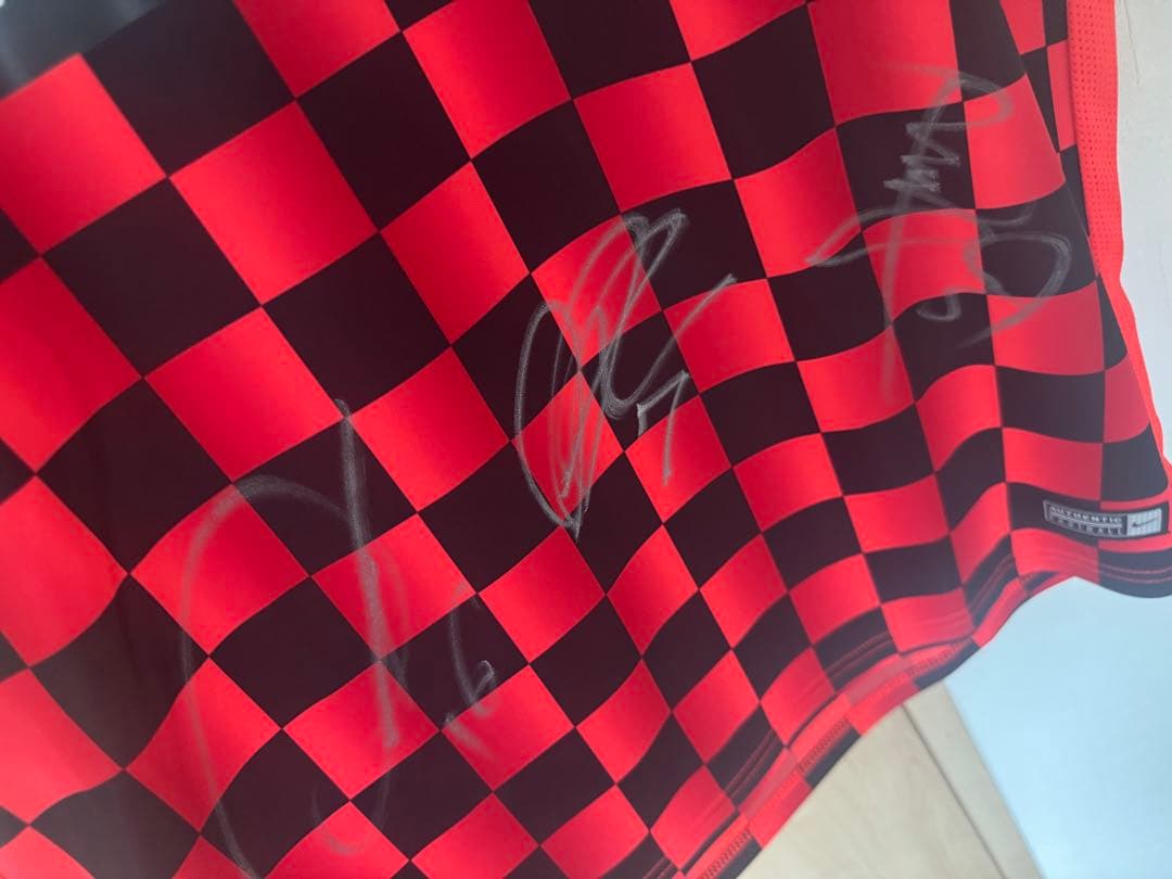 【美品・直筆サイン入り】浦和レッズ　2020 プレマッチトップ