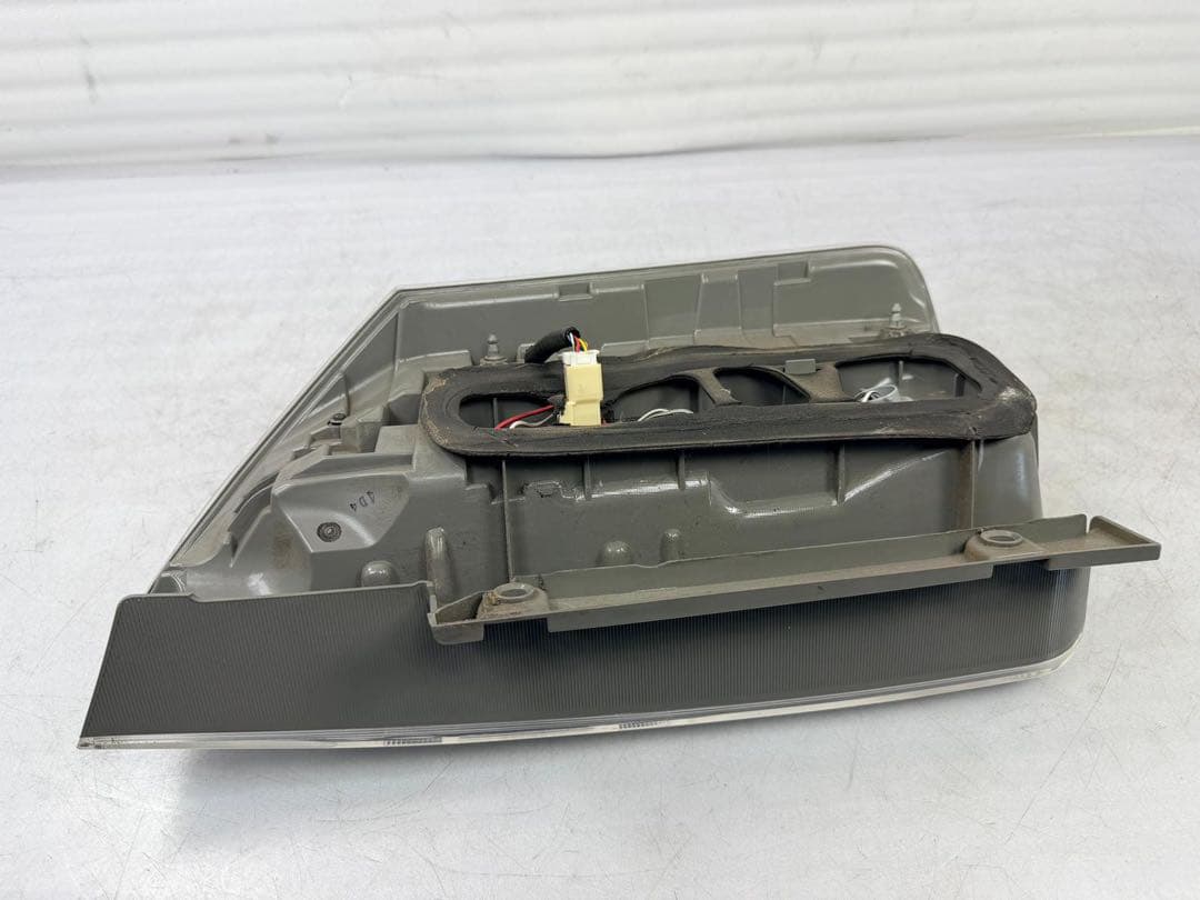 ヴォクシー ZRR70W 75W 純正 左 テールランプ イチコ28-220