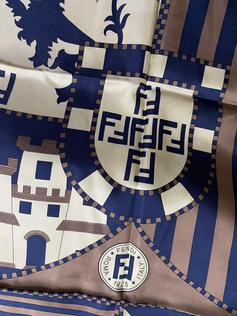 フェンディ　ズッカ柄　大判スカーフ　シルク100%