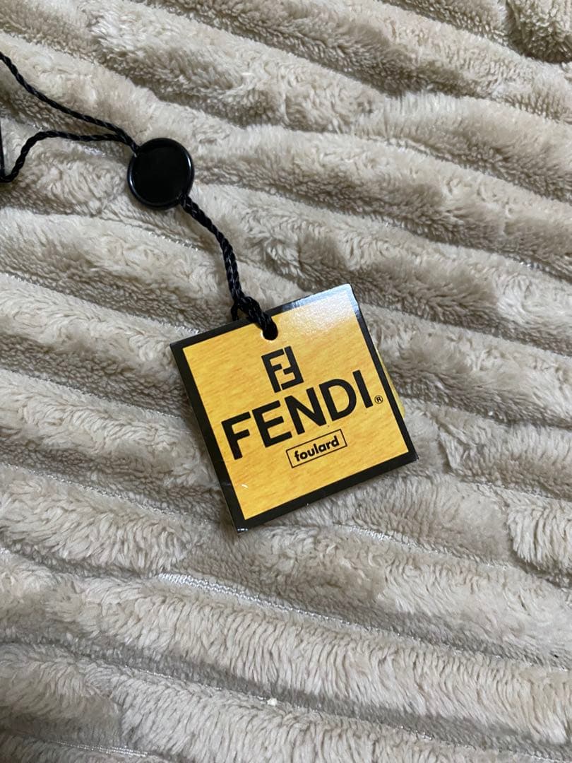 フェンディ　ズッカ柄　大判スカーフ　シルク100%